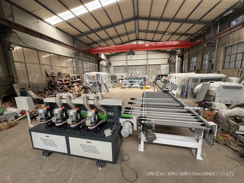 Automatic feeding system for board edge sanding machine